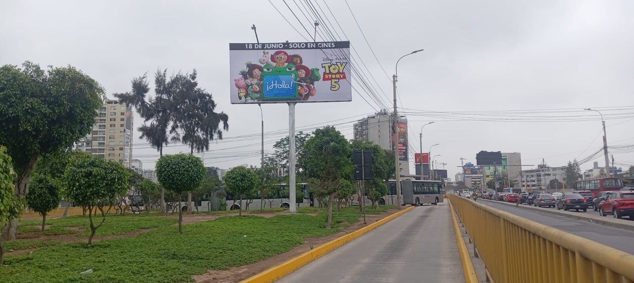Valla en vía pública